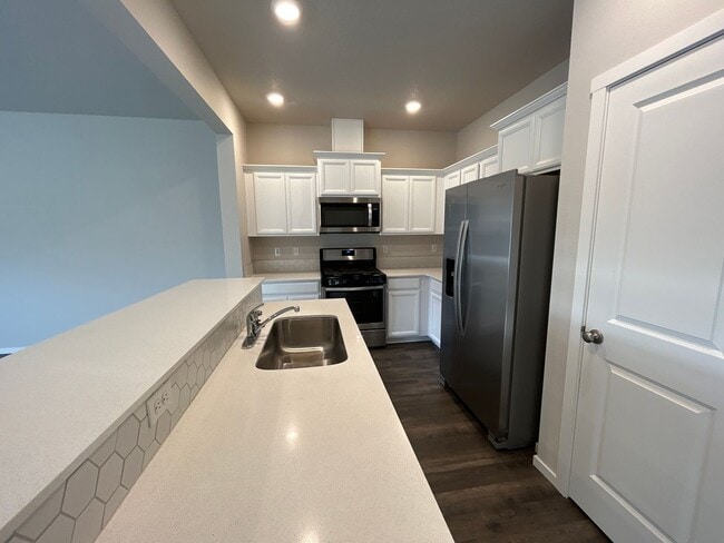 Building Photo - 3 Bedroom / 2.5 Bathroom Townhouse in NW R...