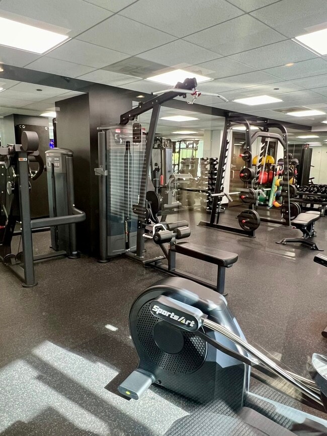 Building Photo - 400 N La Salle Dr