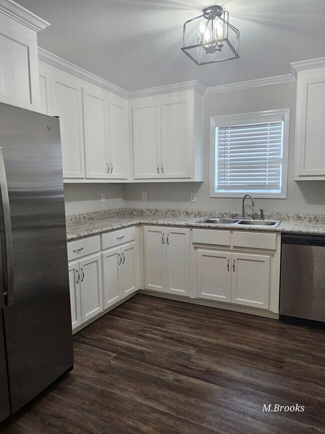 Building Photo - 1704 Almond Tree Pl