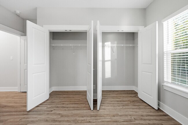 Building Photo - 235 Date Palm Ln