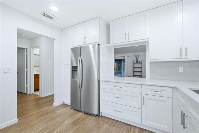 Building Photo - 4819 Village Garden Dr