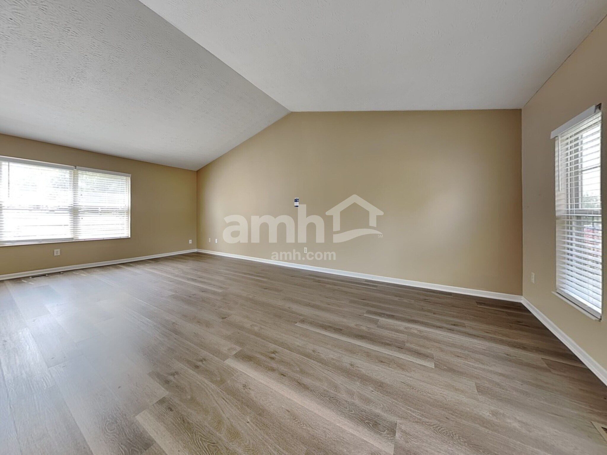 Building Photo - 161 Lakeview Dr