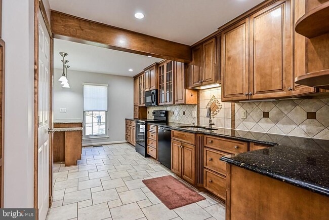 Building Photo - 9929 Hemlock Woods Ln