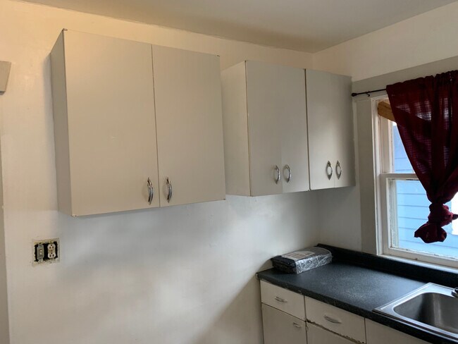 Building Photo - 77 Eldred