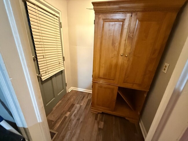 Building Photo - 861 N 11th St