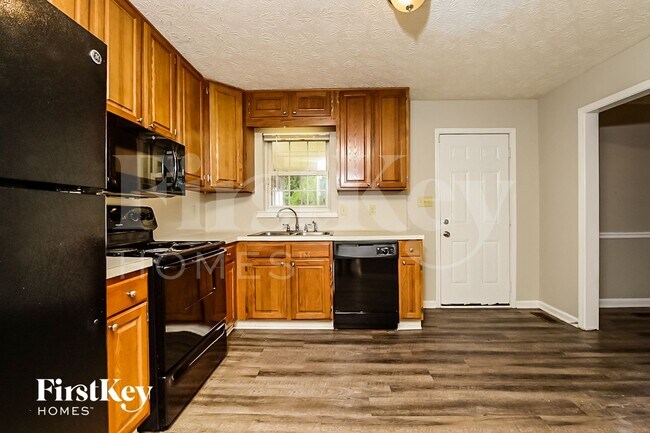 Building Photo - 215 Brooks Dr