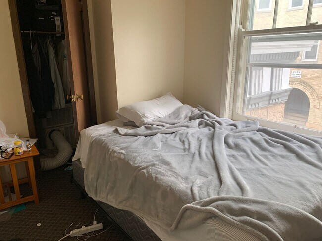 Interior Photo - 614-616