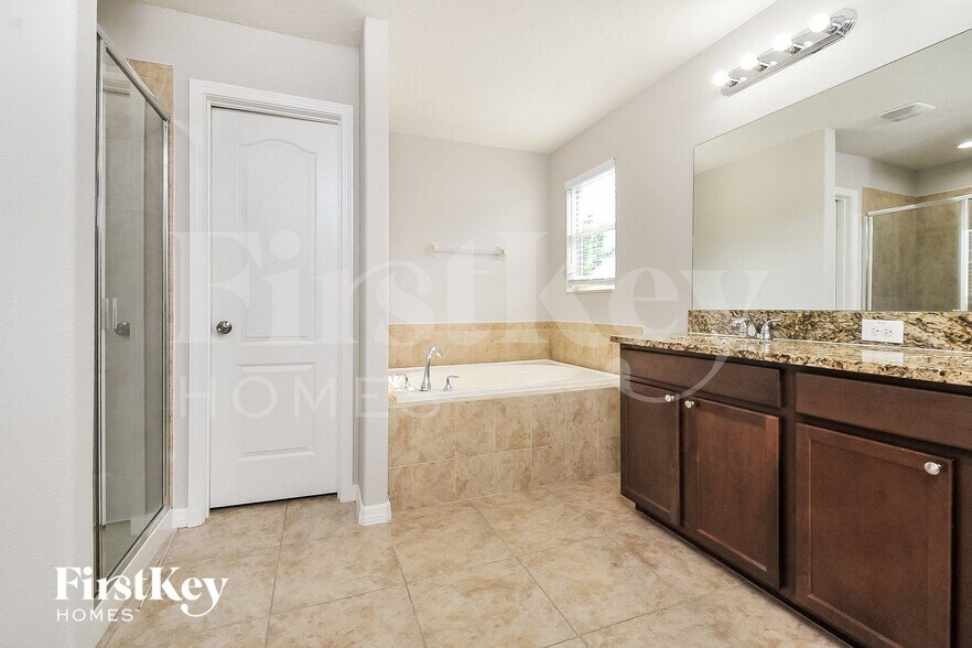 Building Photo - 2323 Dakota Rock Dr