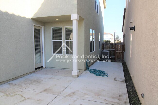 Building Photo - Very Nice 3bd/2.5ba North Natomas Home wit...