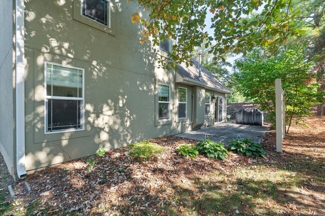Building Photo - 400 N Village Cir