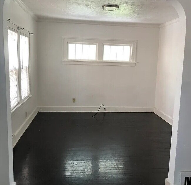 Building Photo - "Single Family Home in Garfield Heights - 1368 Sq Ft of Comfort!"