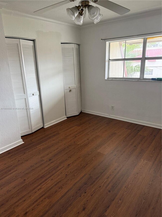 Building Photo - 6705 N Kendall Dr