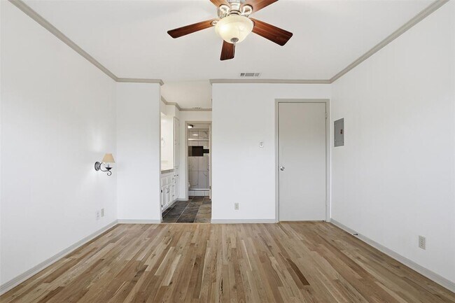 Building Photo - 8888 Tallwood Dr