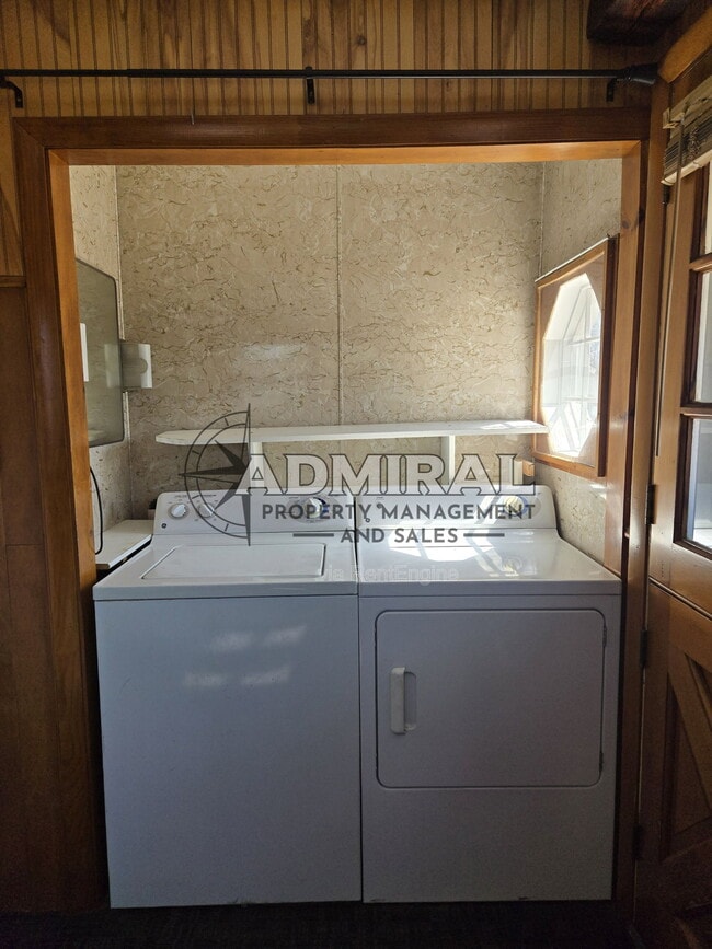 Building Photo - 54 Walnut St