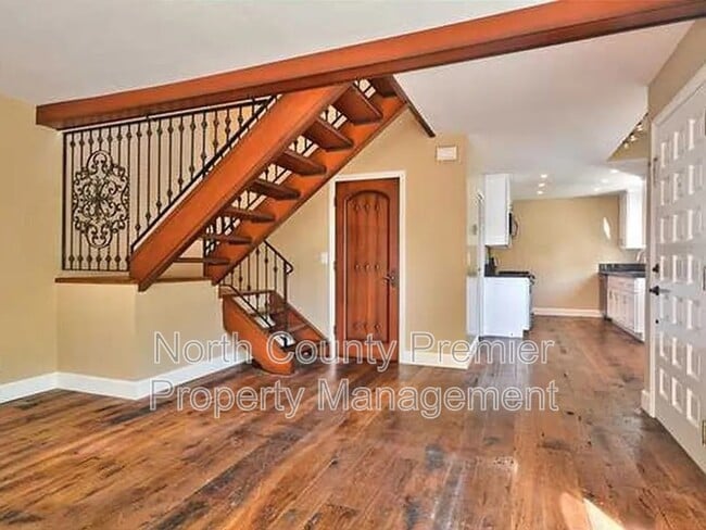 Building Photo - 256 Juniper Ave