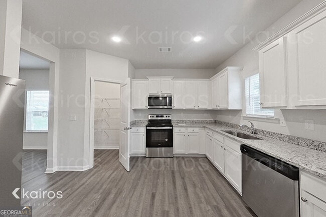 Building Photo - 3428 Bridgewood Dr