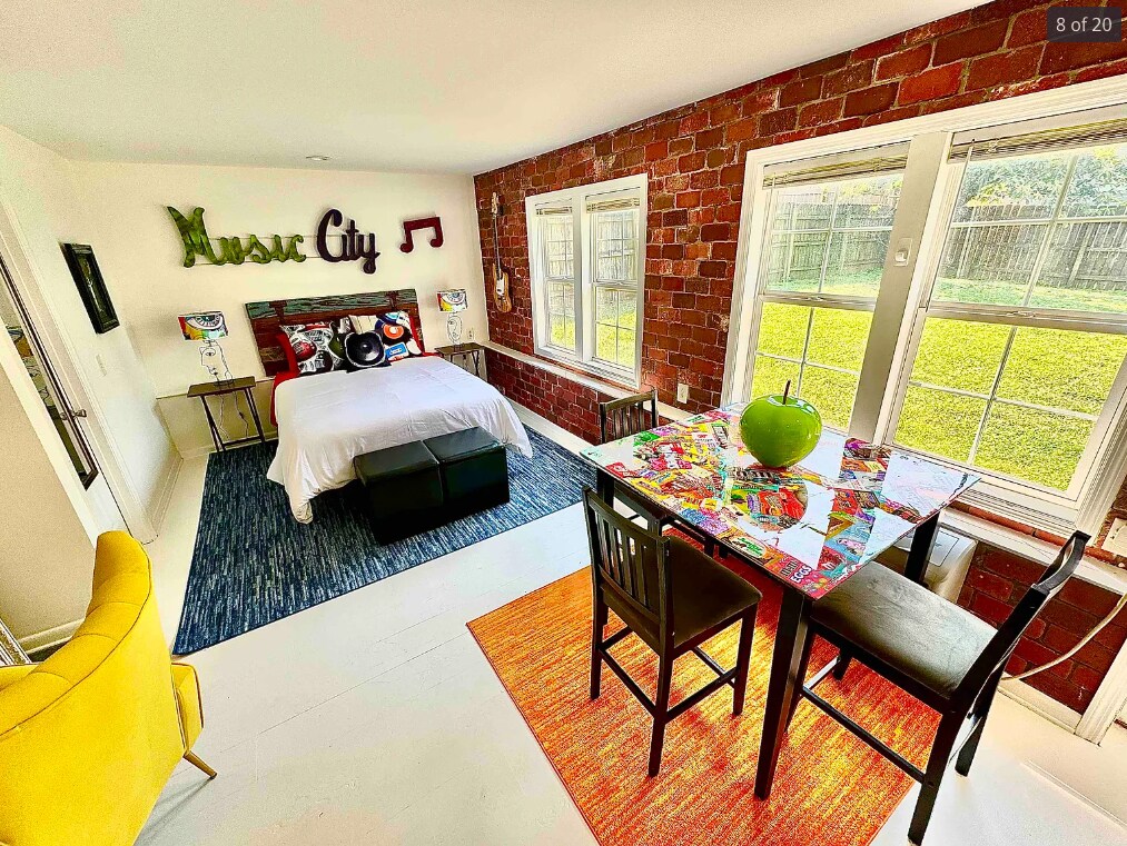 Building Photo - 924 Spain Ave