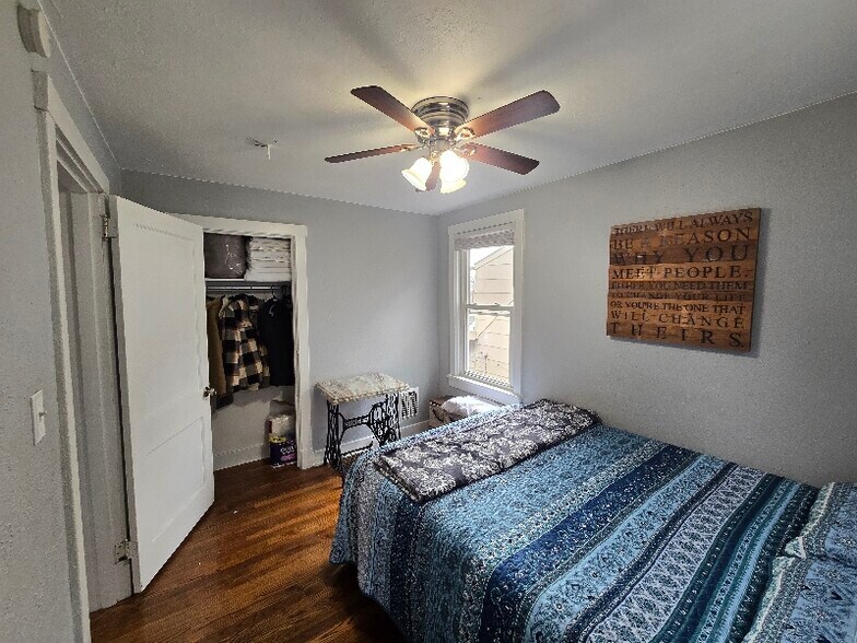 Building Photo - 1042 Lessing St