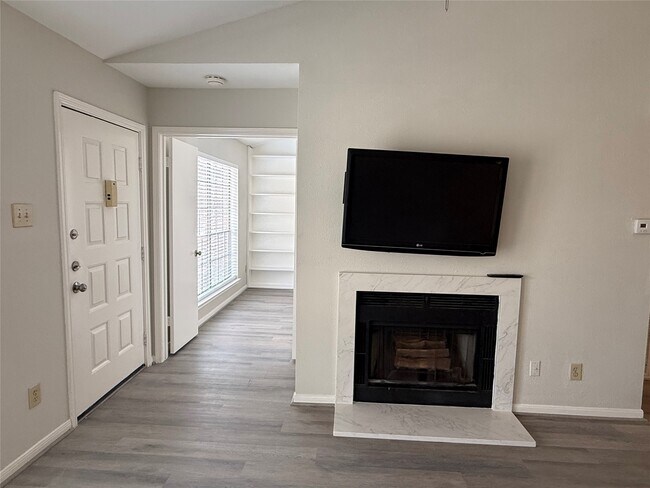 Building Photo - 2121 El Paseo St