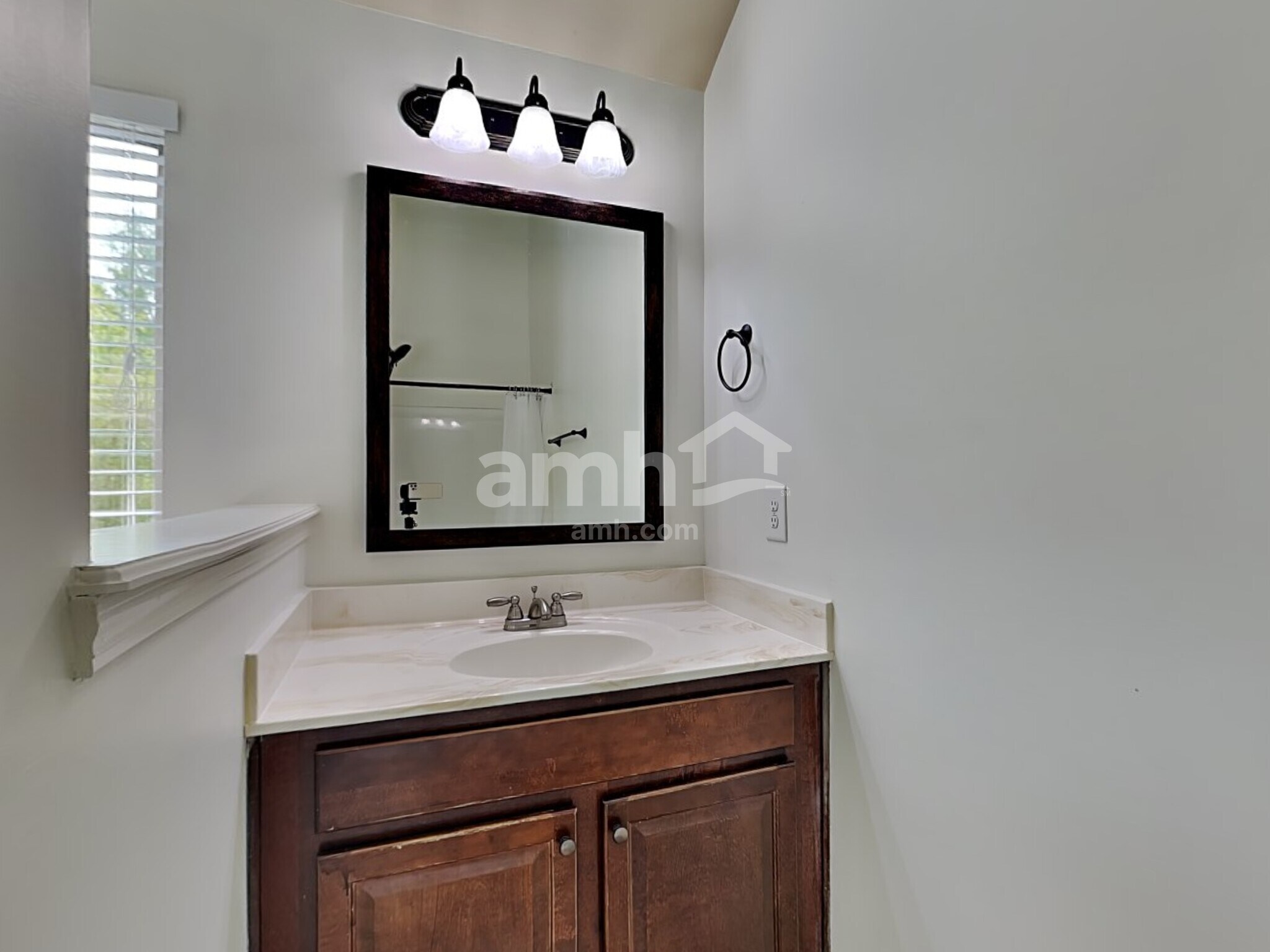 Building Photo - 272 Oak Branch Dr