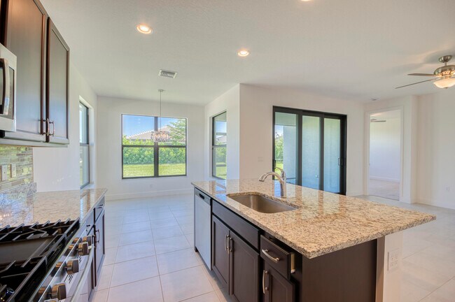 Building Photo - 12555 SW Manatee Marsh Ter