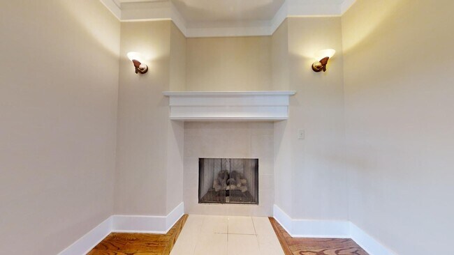 Building Photo - Three Story Townhome Rosemary Gate