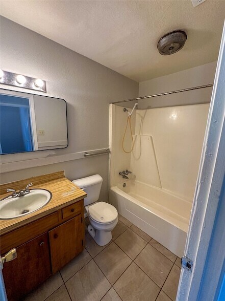 Building Photo - 103 S Burdette Ave