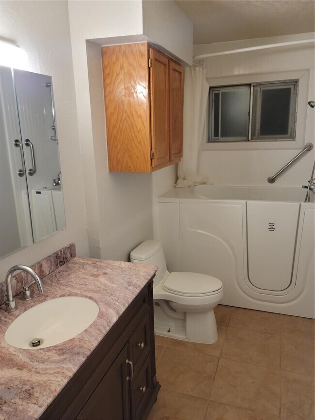 Building Photo - 343 Windsor Square