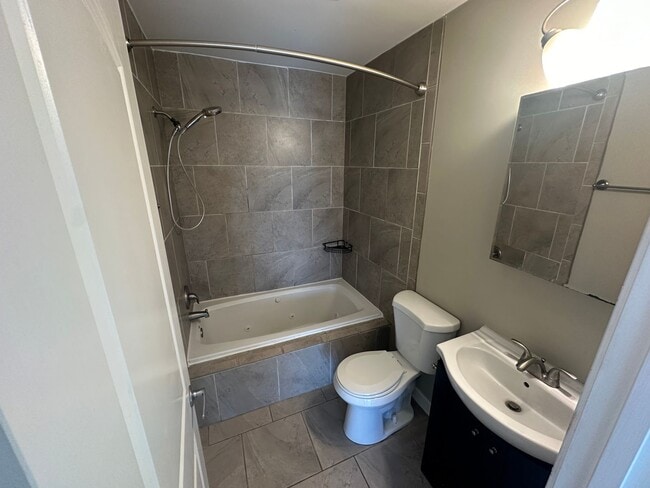 Building Photo - FOR LEASE - 3 bed, 2 bath, 1400 sqft single-family home