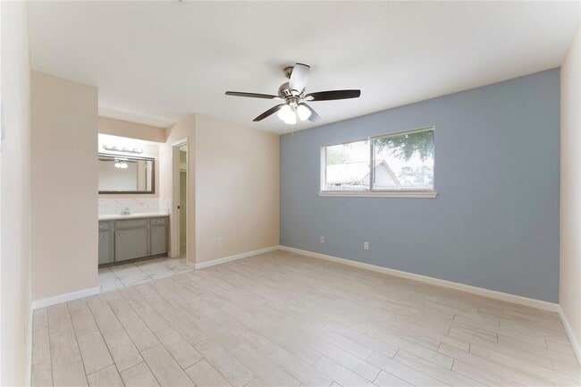 Building Photo - 4907 Fairdale St