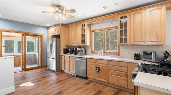 Building Photo - 92 Litchfield St