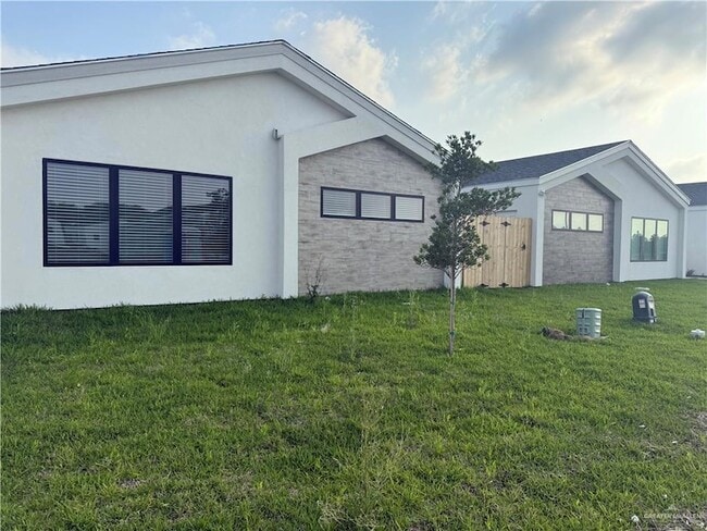 Building Photo - 2701 Brownjay Rd