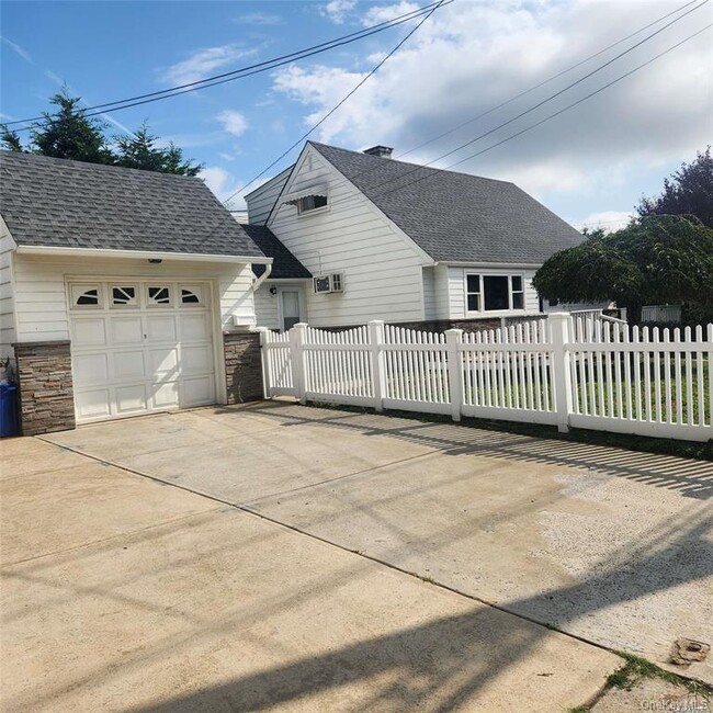 Building Photo - 30 Montgomery Ave