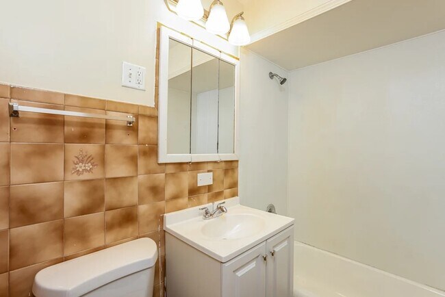 Building Photo - 2033 N Carlisle St