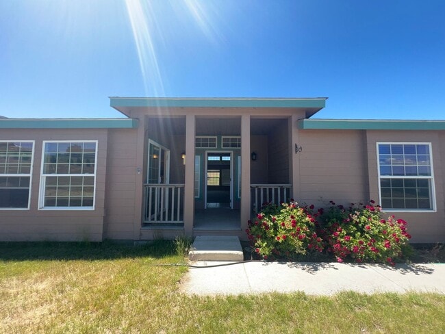 Primary Photo - 4 Bed 3 Bath Home with Expansive Country V...