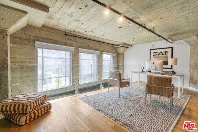 Building Photo - 1855 Industrial St