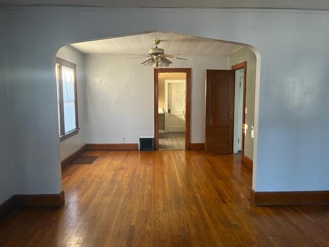 Building Photo - 766 N 1st St