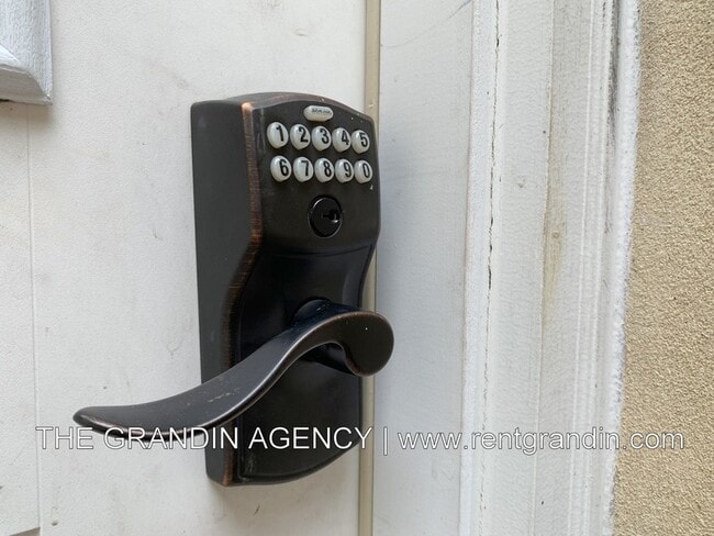 Building Photo - 1809 Grandin Rd SW