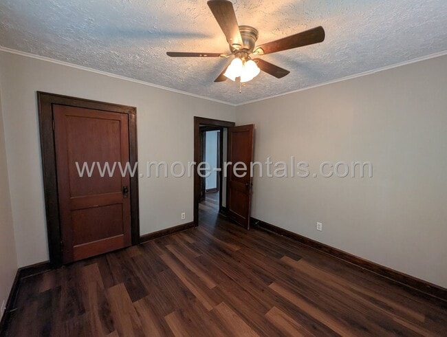 Building Photo - 392 Collingwood Ave