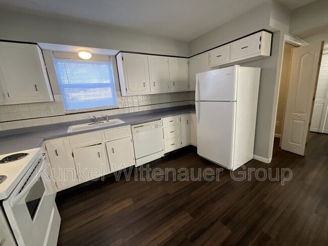 Building Photo - 415 Williamsburg Dr