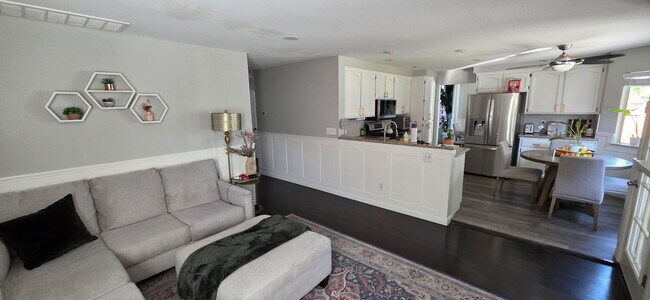 Building Photo - 430 Guinevere Ct