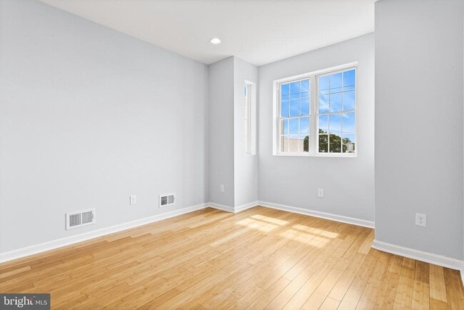 Building Photo - 2139 Latona St