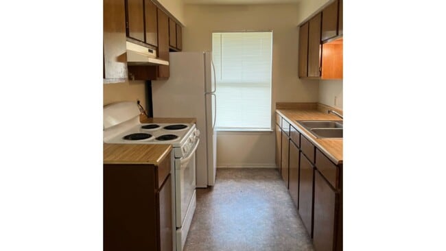 Building Photo - 1510 E Loop 304