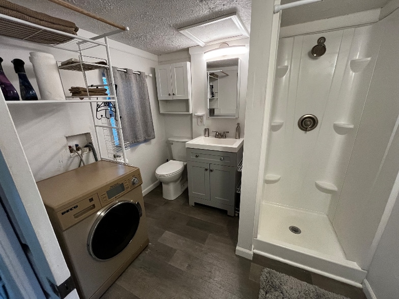 Building Photo - 2219 Bush Ave NW