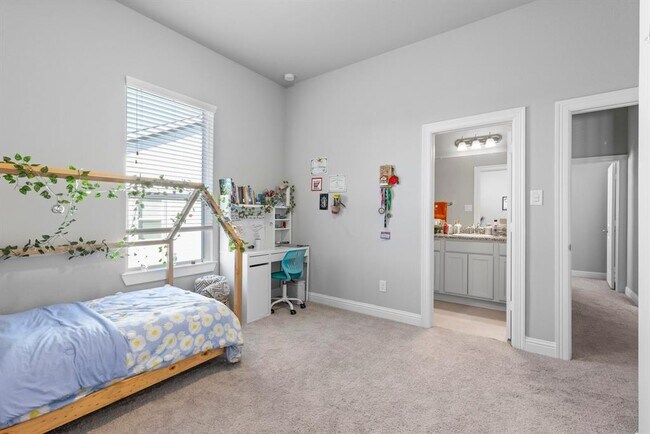 Building Photo - 2311 Pale Star Dr
