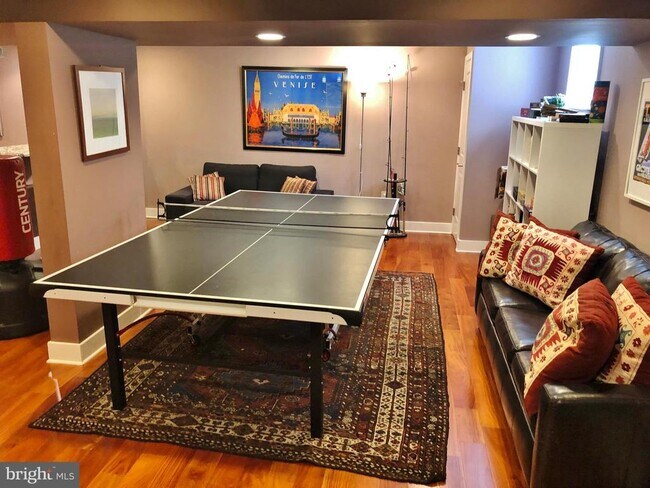 Building Photo - 10309 Bells Mill Terrace