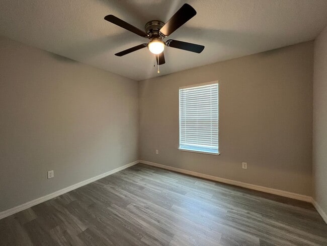 Building Photo - GORGEOUS 3 BD/2BA Home in Beautiful Ocklawaha!!!