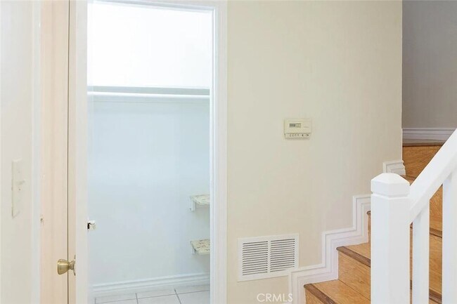 Building Photo - 11115 Slater Ave