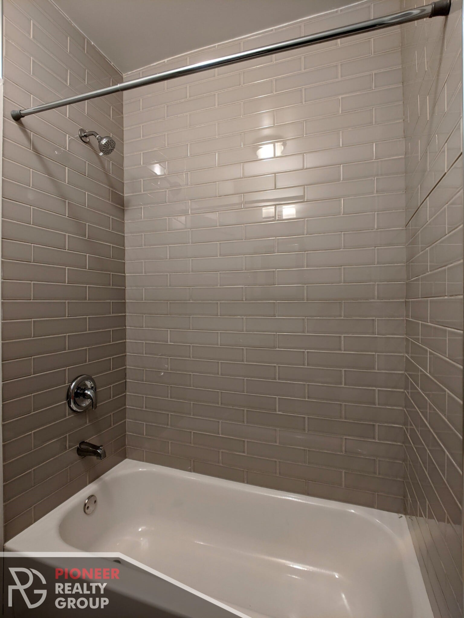 Building Photo - 835 W Wolfram St