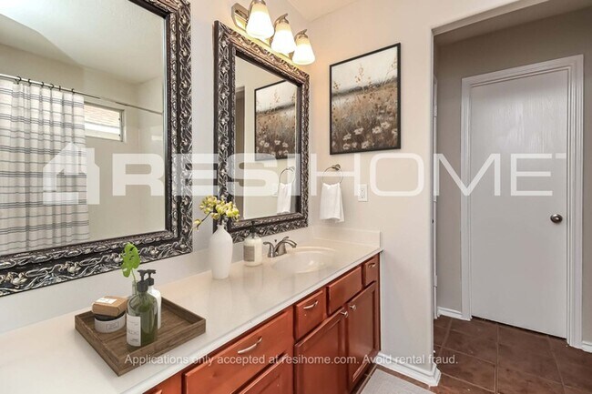 Building Photo - 17203 Hawks Landing Dr